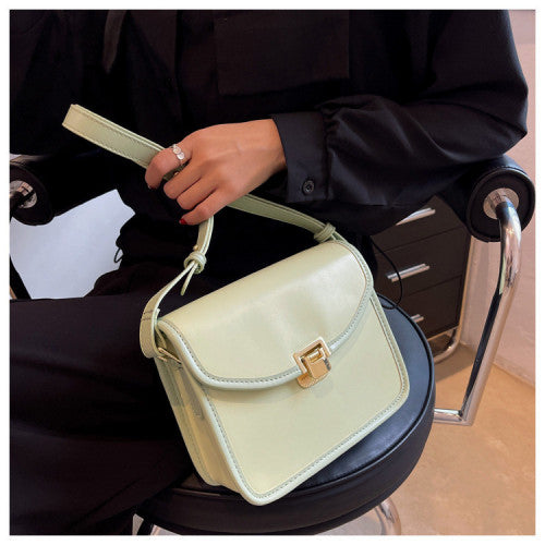 518 VERDE BOLSO CUADRADO CON BORDES